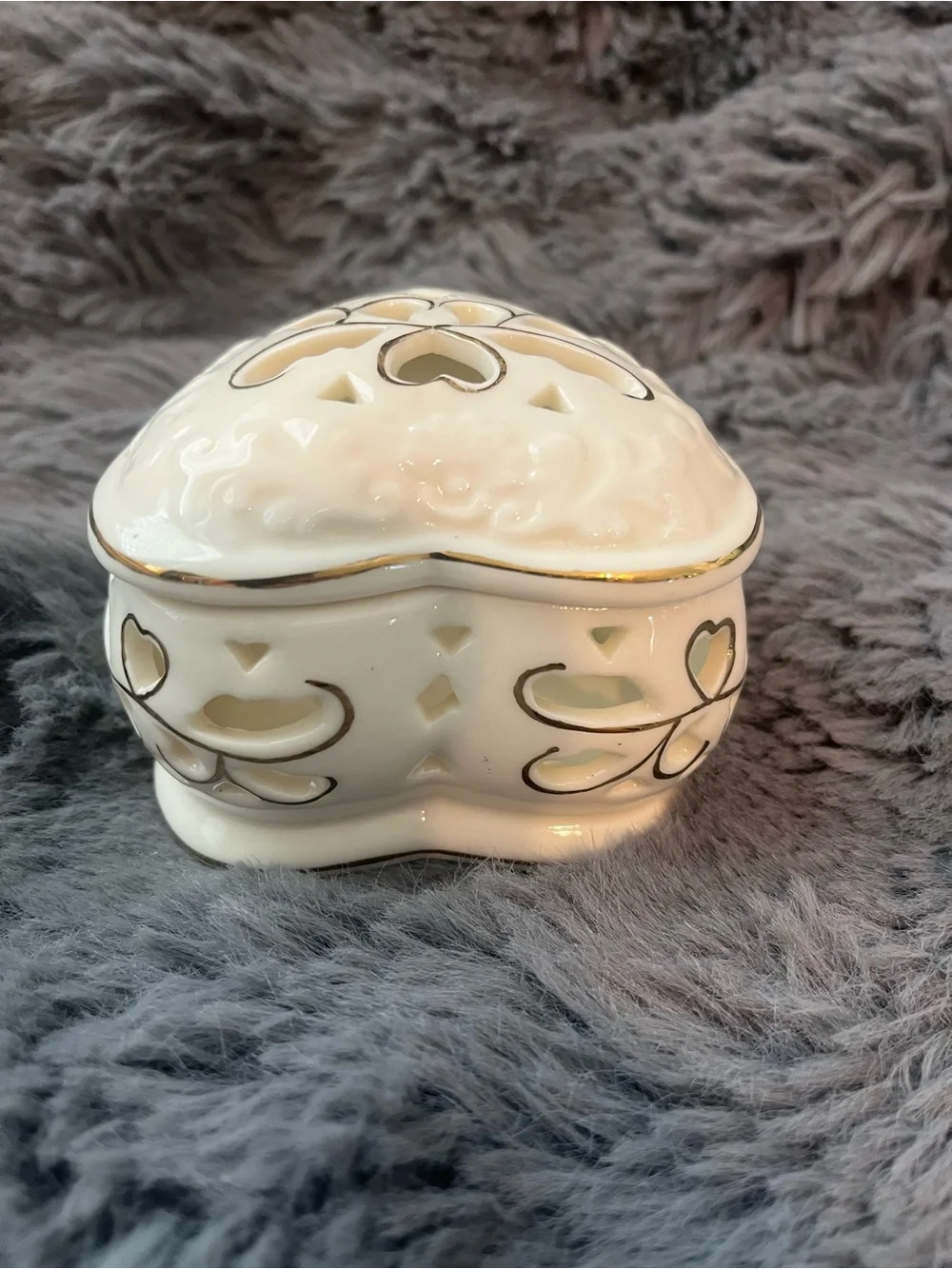 Heart-Shaped Ceramic Jewelry Box in Cream with Gold Trim